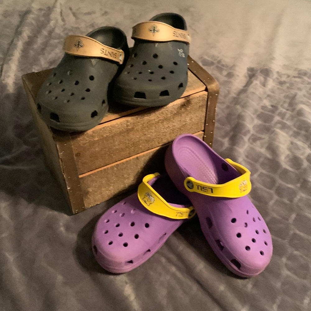 Unisex New Orleans crocs Size M